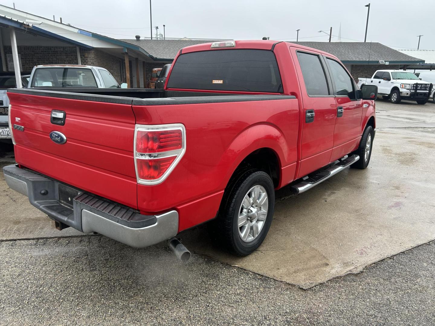 2010 Red Ford F-150 Lariat SuperCrew 5.5-ft. Bed 2WD (1FTEW1C81AF) with an 4.6L V8 SOHC 24V engine, 4-Speed Automatic transmission, located at 1687 Business 35 S, New Braunfels, TX, 78130, (830) 625-7159, 29.655487, -98.051491 - Photo#3