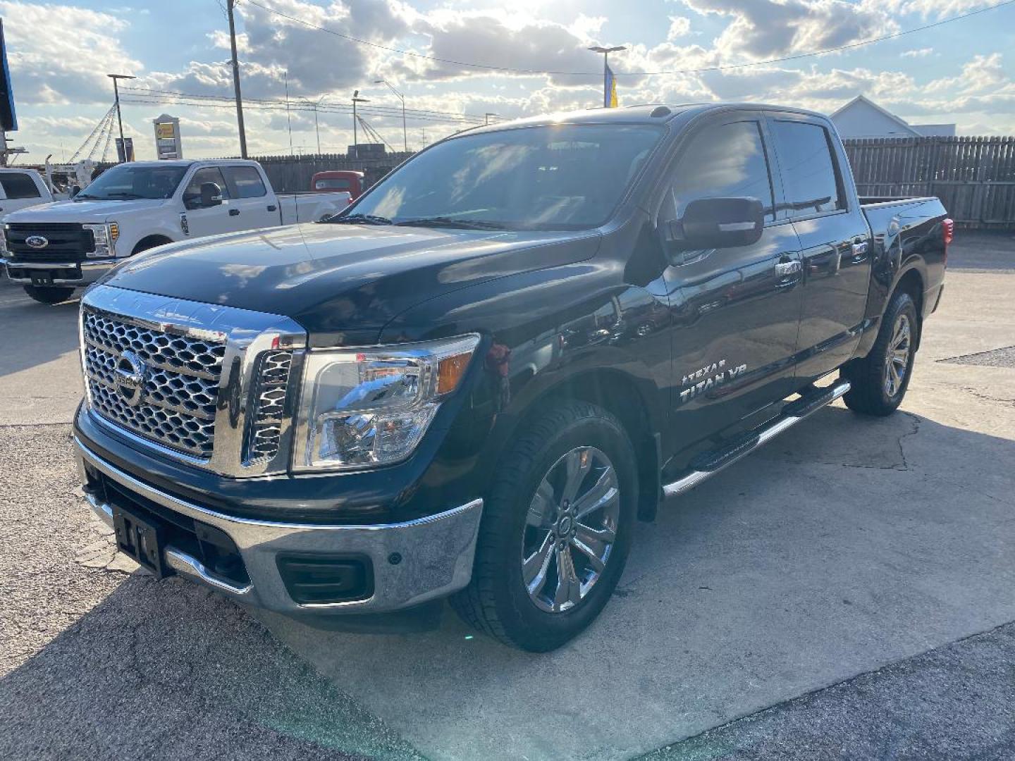 2018 Nissan Titan PRO-4X Crew Cab 4WD (1N6AA1E52JN) with an 5.6L V8 DOHC 32V engine, 6A transmission, located at 1687 Business 35 S, New Braunfels, TX, 78130, (830) 625-7159, 29.655487, -98.051491 - Photo#0