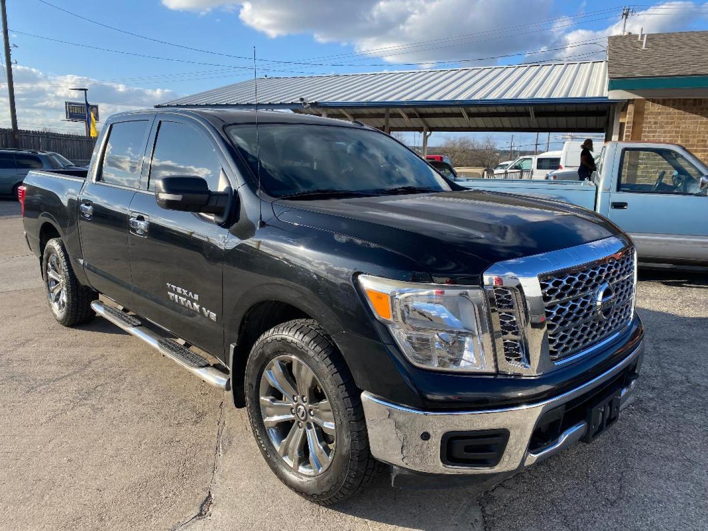 2018 Nissan Titan PRO-4X Crew Cab 4WD (1N6AA1E52JN) with an 5.6L V8 DOHC 32V engine, 6A transmission, located at 1687 Business 35 S, New Braunfels, TX, 78130, (830) 625-7159, 29.655487, -98.051491 - Photo#3