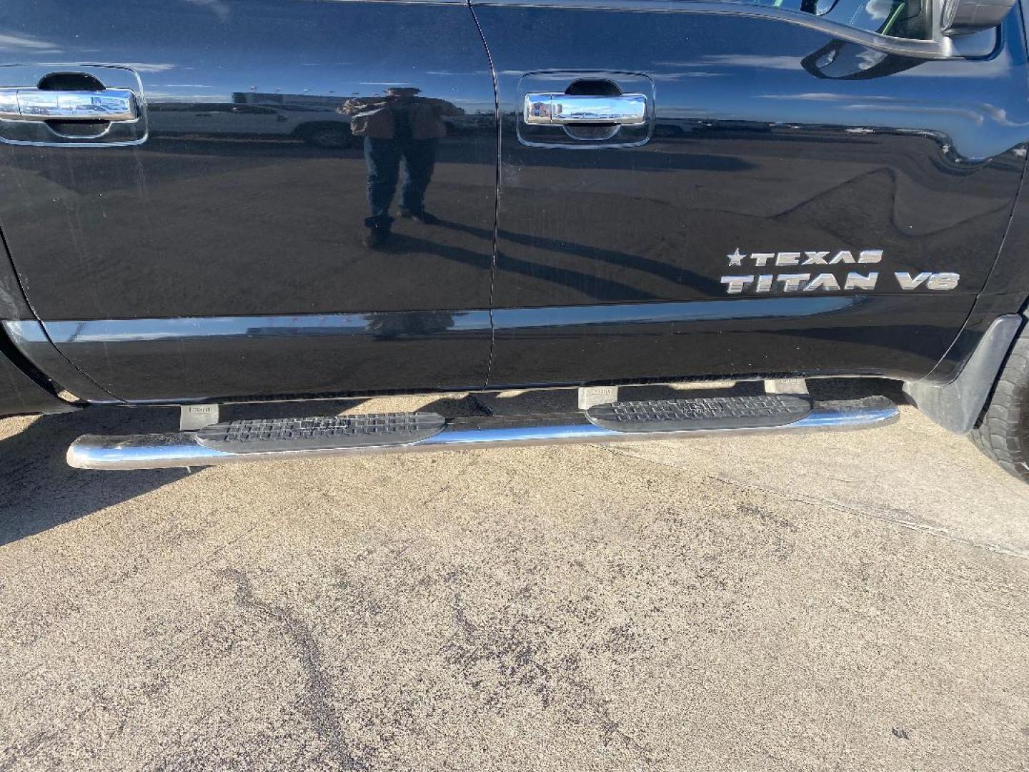 2018 Nissan Titan PRO-4X Crew Cab 4WD (1N6AA1E52JN) with an 5.6L V8 DOHC 32V engine, 6A transmission, located at 1687 Business 35 S, New Braunfels, TX, 78130, (830) 625-7159, 29.655487, -98.051491 - Photo#12