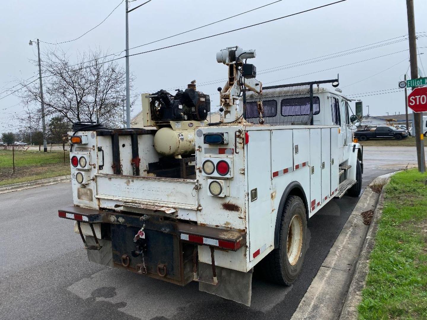 2002 White /Gray Freightliner FL70 - (1FVABTAK82H) with an 7.2L L6 DIESEL engine, located at 1687 Business 35 S, New Braunfels, TX, 78130, (830) 625-7159, 29.655487, -98.051491 - Photo#3