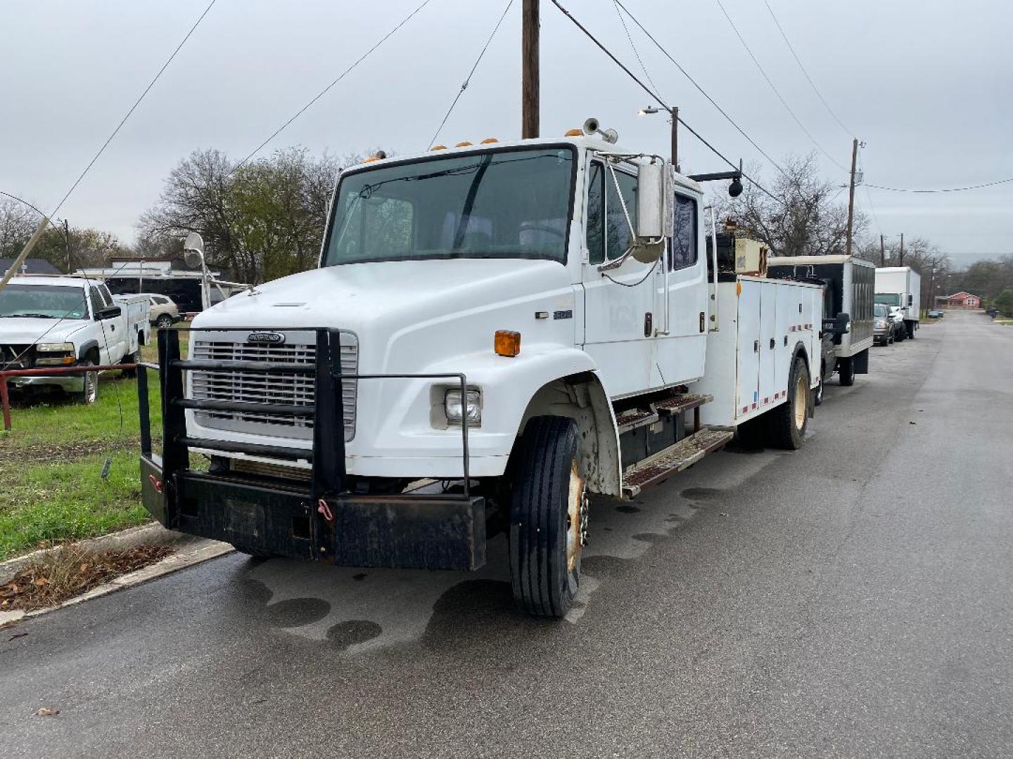 2002 White /Gray Freightliner FL70 - (1FVABTAK82H) with an 7.2L L6 DIESEL engine, located at 1687 Business 35 S, New Braunfels, TX, 78130, (830) 625-7159, 29.655487, -98.051491 - Photo#0