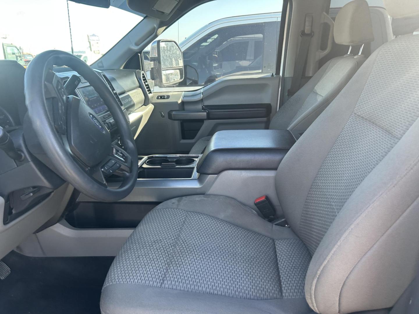 2022 White Ford F-250 SD XL Crew Cab 4WD (1FT7W2BN9NE) with an 7.3L V8 OHV 16V engine, 6A transmission, located at 1687 Business 35 S, New Braunfels, TX, 78130, (830) 625-7159, 29.655487, -98.051491 - Photo#11