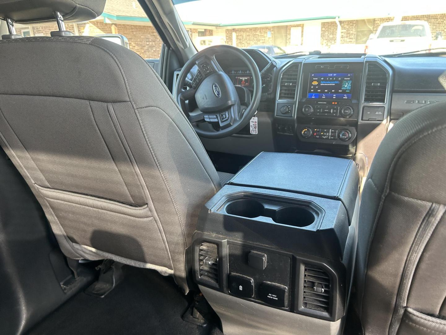 2022 White Ford F-250 SD XL Crew Cab 4WD (1FT7W2BN9NE) with an 7.3L V8 OHV 16V engine, 6A transmission, located at 1687 Business 35 S, New Braunfels, TX, 78130, (830) 625-7159, 29.655487, -98.051491 - Photo#4