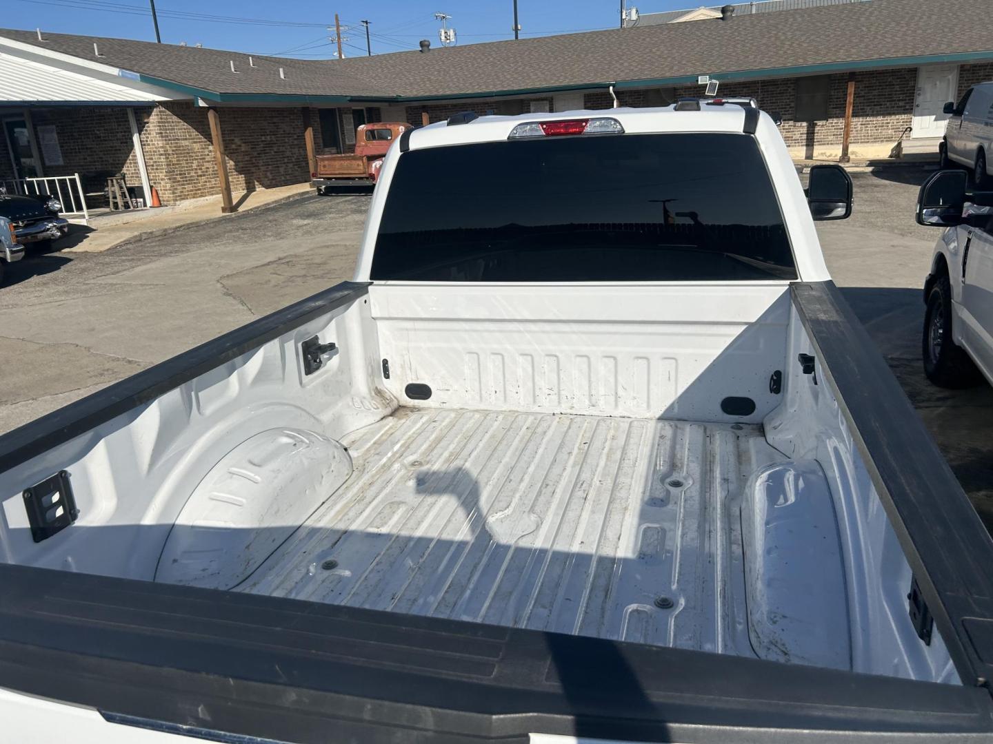 2022 White Ford F-250 SD XL Crew Cab 4WD (1FT7W2BN9NE) with an 7.3L V8 OHV 16V engine, 6A transmission, located at 1687 Business 35 S, New Braunfels, TX, 78130, (830) 625-7159, 29.655487, -98.051491 - Photo#7