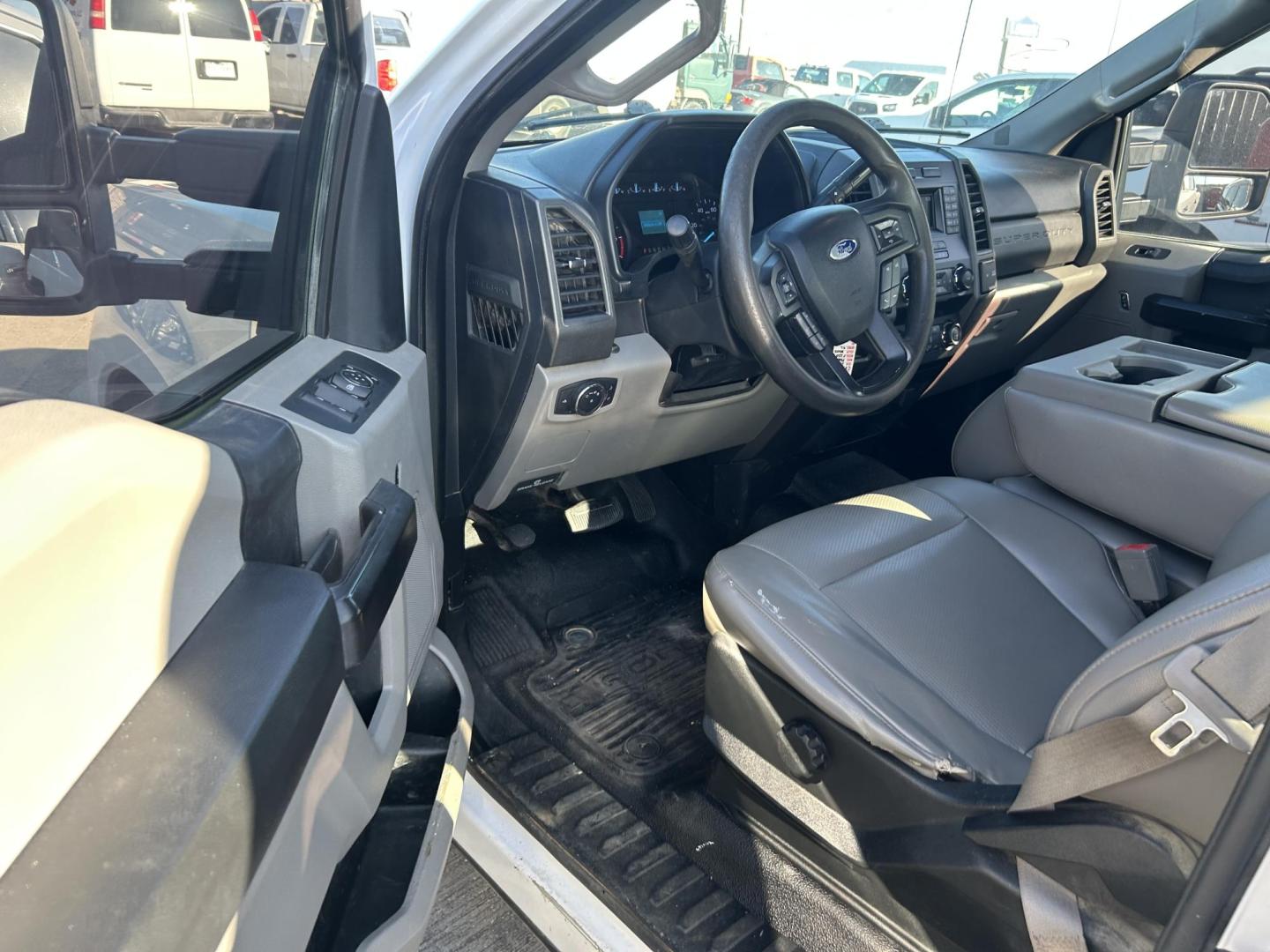 2019 White Ford F-250 SD XL Crew Cab Long Bed 2WD (1FT7W2A62KE) with an 6.2L V8 OHV 16V engine, 6A transmission, located at 1687 Business 35 S, New Braunfels, TX, 78130, (830) 625-7159, 29.655487, -98.051491 - Photo#10