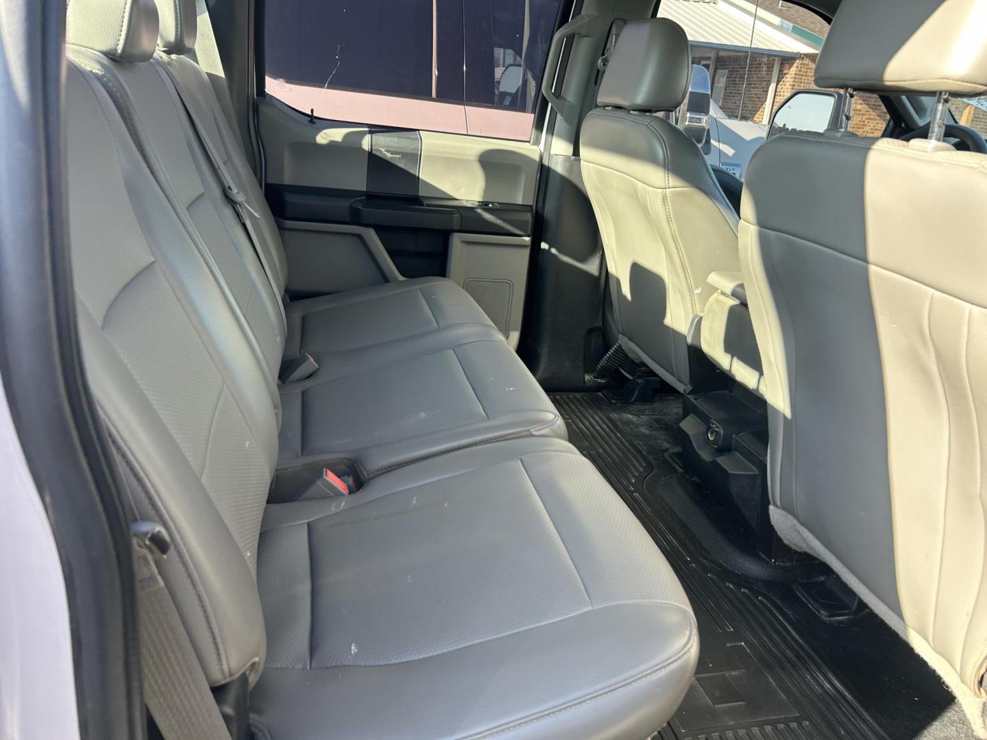 2019 White Ford F-250 SD XL Crew Cab Long Bed 2WD (1FT7W2A62KE) with an 6.2L V8 OHV 16V engine, 6A transmission, located at 1687 Business 35 S, New Braunfels, TX, 78130, (830) 625-7159, 29.655487, -98.051491 - Photo#3