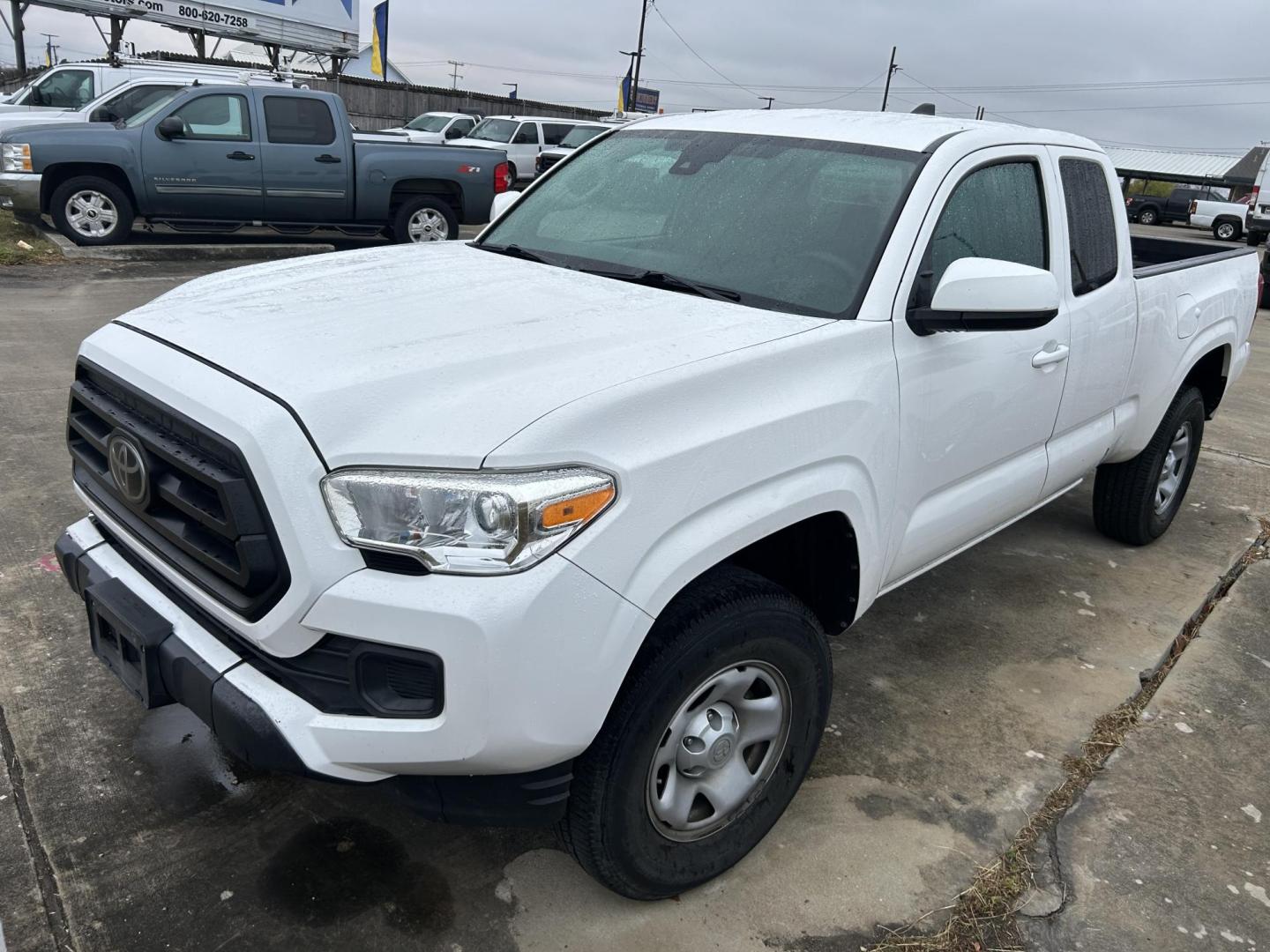 2021 White Toyota Tacoma SR5 Access Cab I4 6AT 2WD (3TYRX5GN6MT) with an 2.7L L4 DOHC 16V engine, 6A transmission, located at 1687 Business 35 S, New Braunfels, TX, 78130, (830) 625-7159, 29.655487, -98.051491 - Photo#0