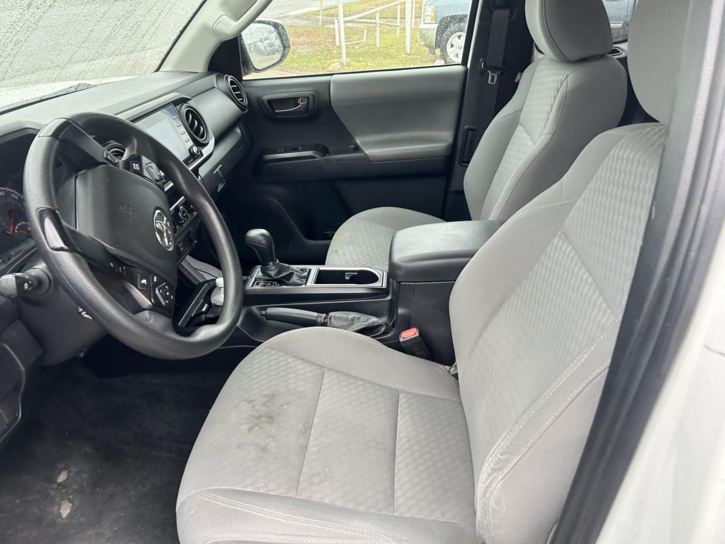 2021 White Toyota Tacoma SR5 Access Cab I4 6AT 2WD (3TYRX5GN6MT) with an 2.7L L4 DOHC 16V engine, 6A transmission, located at 1687 Business 35 S, New Braunfels, TX, 78130, (830) 625-7159, 29.655487, -98.051491 - Photo#7