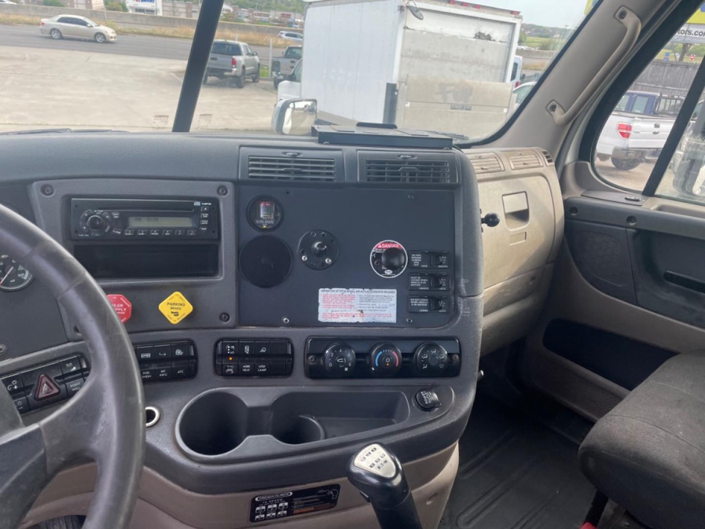 2011 White Freightliner Cascadia 113 - (1FUJGBDVXBL) with an 12.8L L6 DIESEL engine, located at 1687 Business 35 S, New Braunfels, TX, 78130, (830) 625-7159, 29.655487, -98.051491 - Photo#6