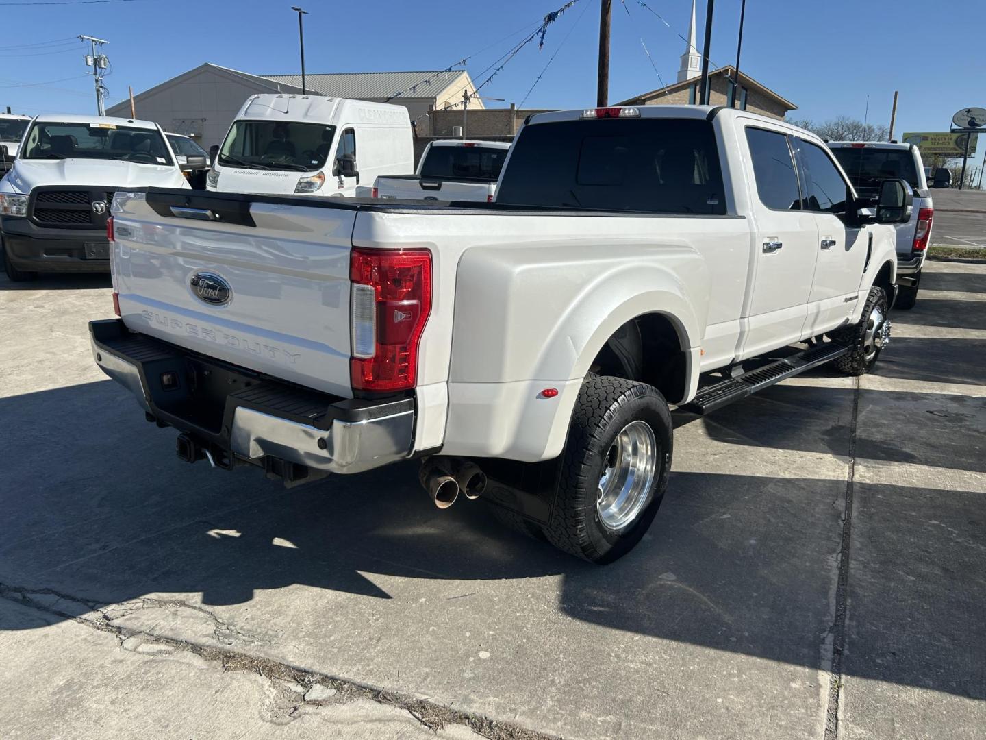 2018 White Ford F-350 SD Lariat Crew Cab Long Bed DRW 4WD (1FT8W3DT3JE) with an 6.7L V8 OHV 16V DIESEL engine, 6A transmission, located at 1687 Business 35 S, New Braunfels, TX, 78130, (830) 625-7159, 29.655487, -98.051491 - Photo#6