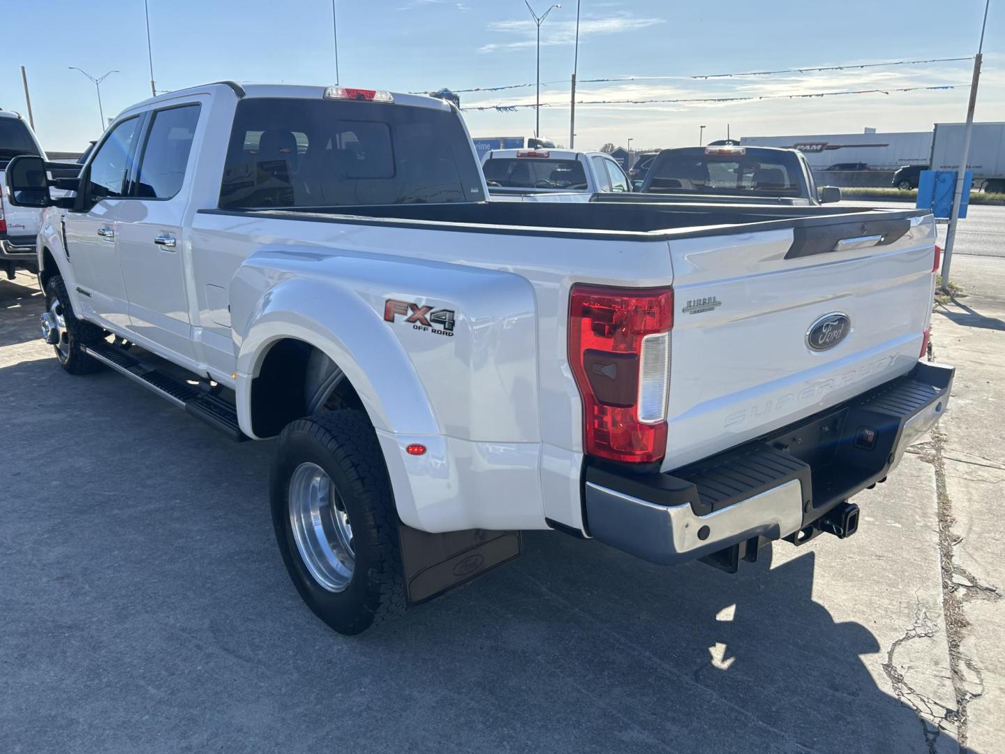 2018 White Ford F-350 SD Lariat Crew Cab Long Bed DRW 4WD (1FT8W3DT3JE) with an 6.7L V8 OHV 16V DIESEL engine, 6A transmission, located at 1687 Business 35 S, New Braunfels, TX, 78130, (830) 625-7159, 29.655487, -98.051491 - Photo#8