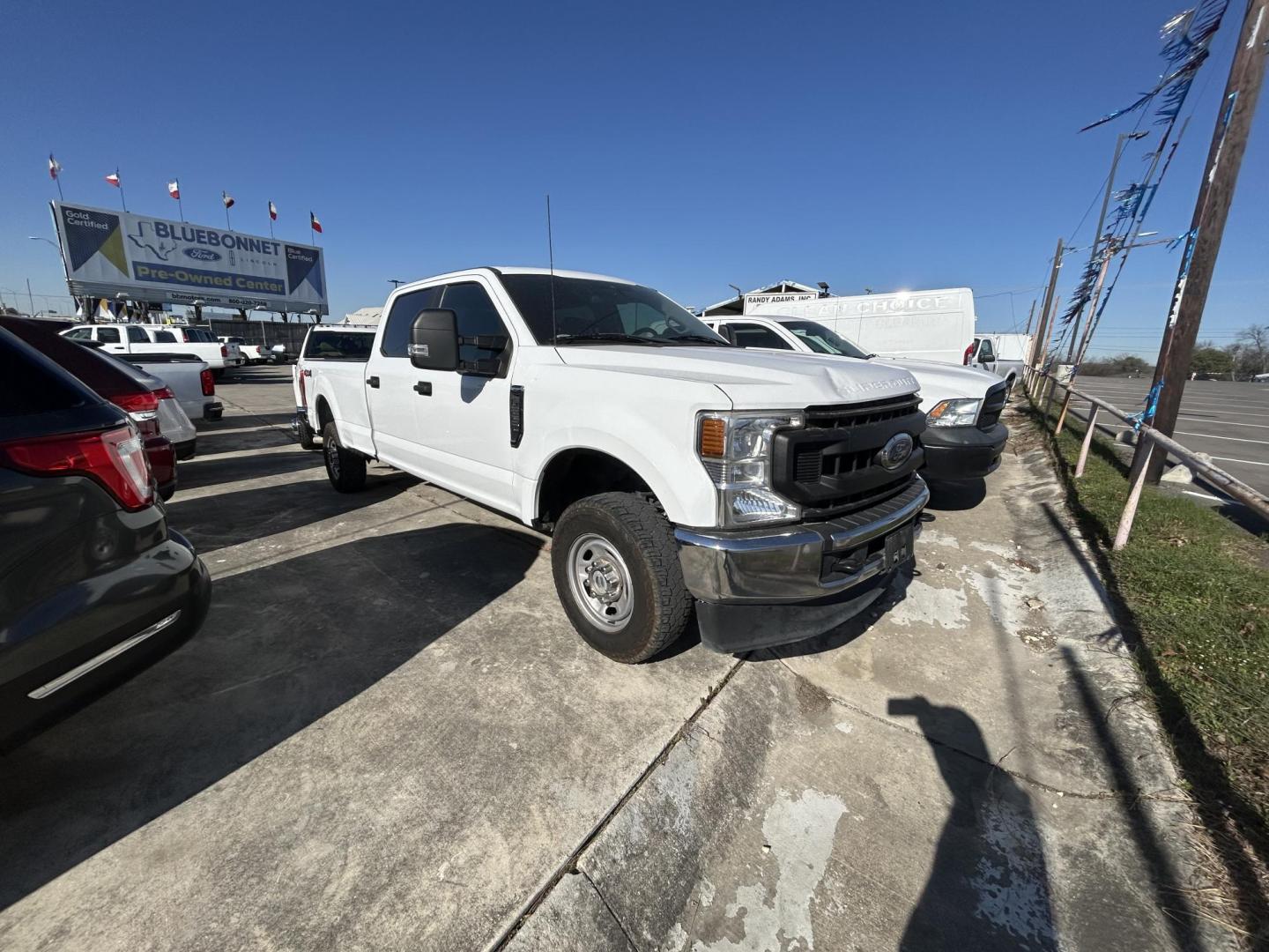 2022 White Ford F-250 SD XL Crew Cab 4WD (1FT7W2B61NE) with an 6.2L V8 OHV 16V engine, 6A transmission, located at 1687 Business 35 S, New Braunfels, TX, 78130, (830) 625-7159, 29.655487, -98.051491 - Photo#2