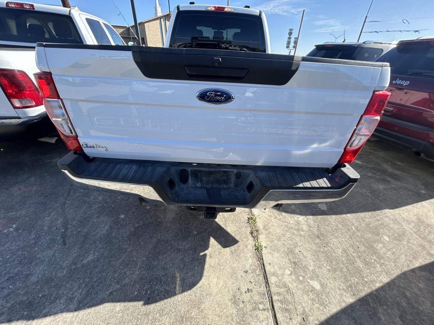 2022 White Ford F-250 SD XL Crew Cab 4WD (1FT7W2B61NE) with an 6.2L V8 OHV 16V engine, 6A transmission, located at 1687 Business 35 S, New Braunfels, TX, 78130, (830) 625-7159, 29.655487, -98.051491 - Photo#7