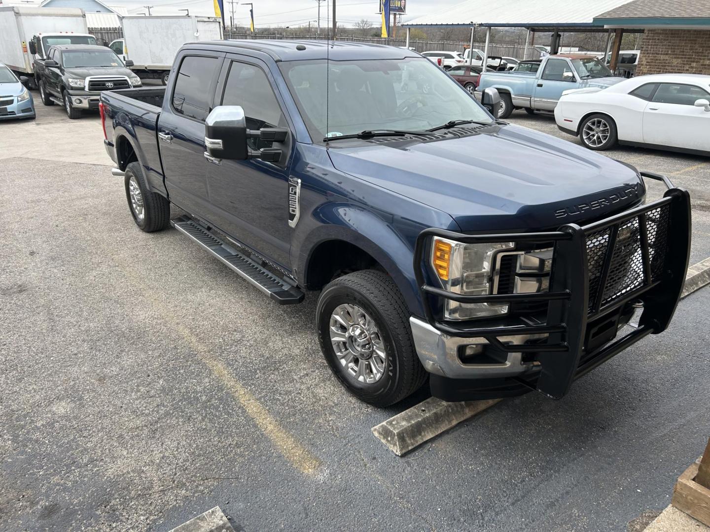 2017 Blue Ford F-250 SD XLT Crew Cab 4WD (1FT7W2B65HE) with an 6.2L V8 OHV 16V engine, 6A transmission, located at 1687 Business 35 S, New Braunfels, TX, 78130, (830) 625-7159, 29.655487, -98.051491 - Photo#4