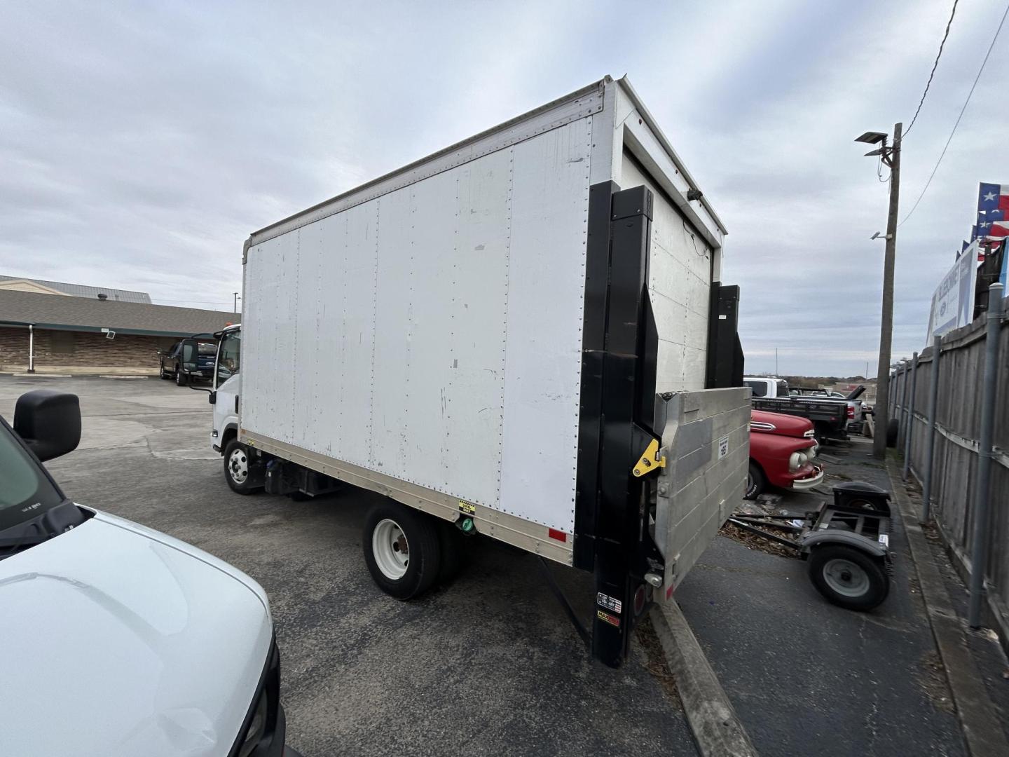 2018 White Isuzu NPR - (JALB4W173J7) , located at 1687 Business 35 S, New Braunfels, TX, 78130, (830) 625-7159, 29.655487, -98.051491 - Photo#1