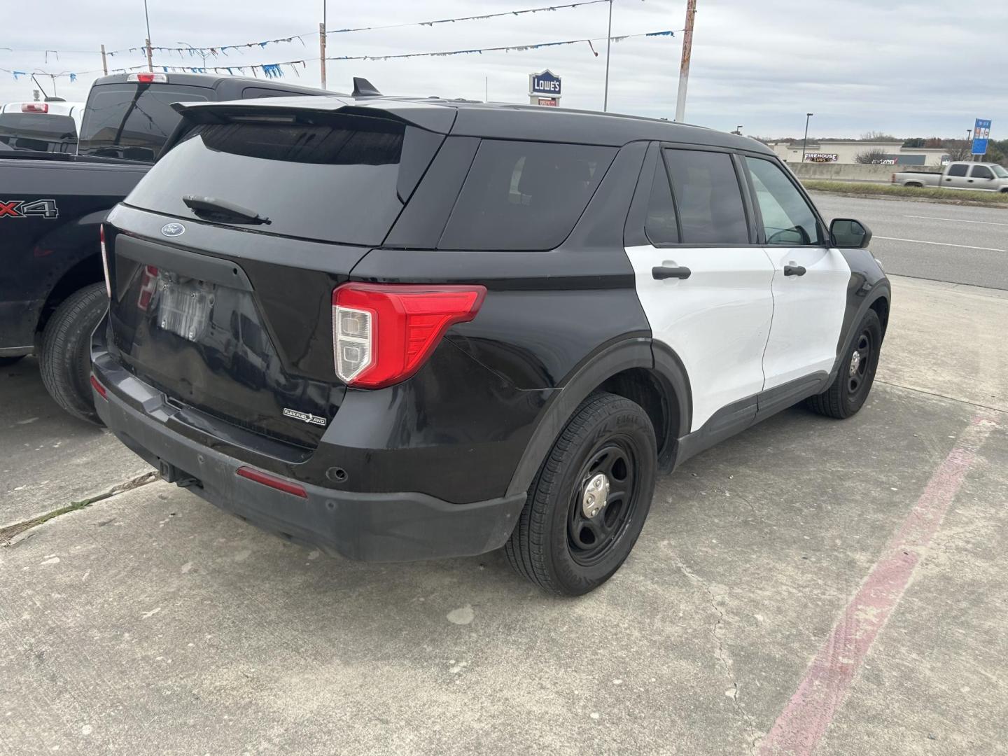 2020 Black Ford Explorer Police 4WD (1FM5K8AB9LG) with an 3.3L V6 DOHC 24V engine, 10A transmission, located at 1687 Business 35 S, New Braunfels, TX, 78130, (830) 625-7159, 29.655487, -98.051491 - Photo#2