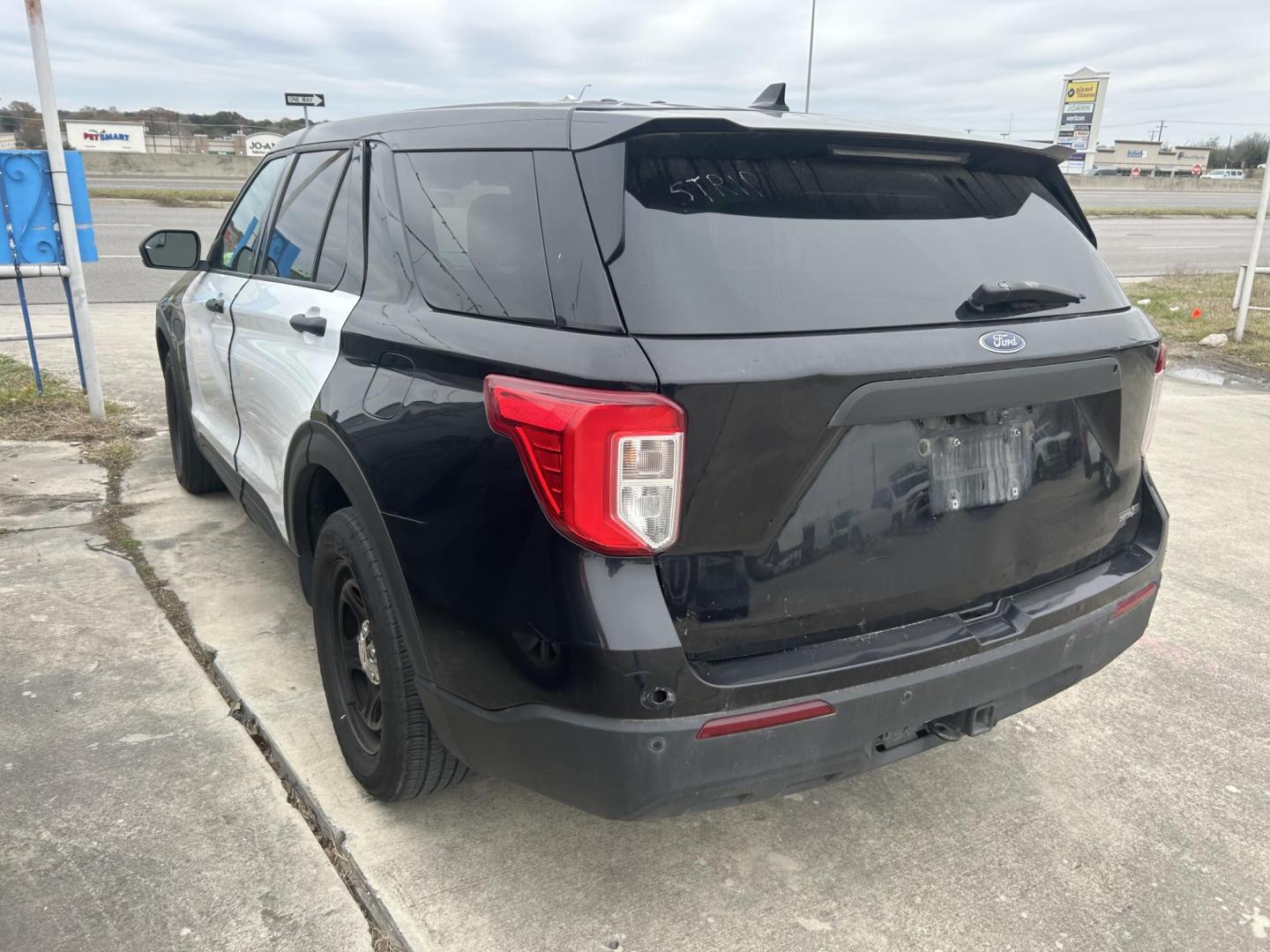 2020 Black Ford Explorer Police 4WD (1FM5K8AB9LG) with an 3.3L V6 DOHC 24V engine, 10A transmission, located at 1687 Business 35 S, New Braunfels, TX, 78130, (830) 625-7159, 29.655487, -98.051491 - Photo#1