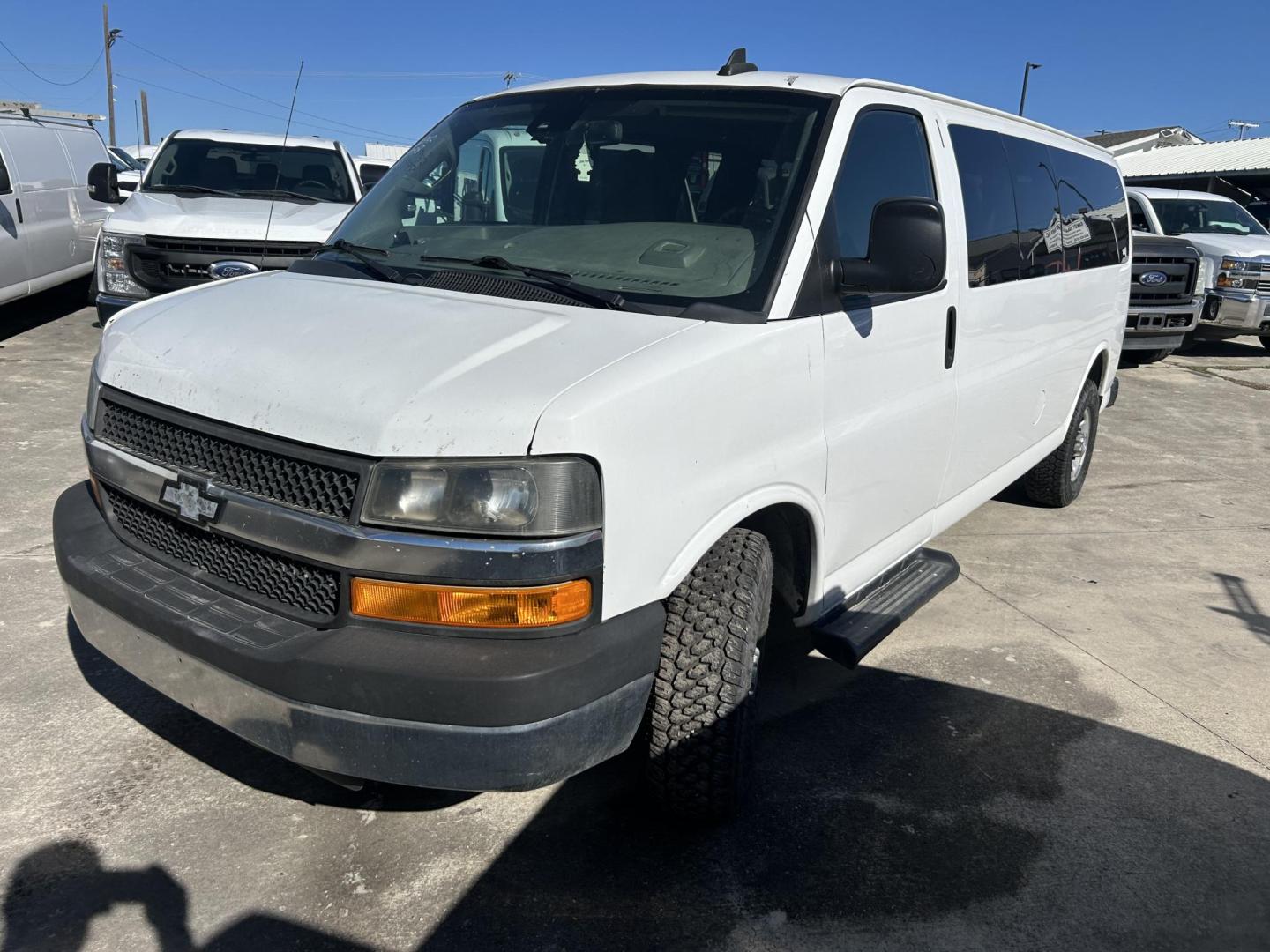 2020 Chevrolet Express LT 3500 Extended (1GAZGPFG7L1) with an 6.0L V8 OHV 16V FFV engine, 6A transmission, located at 1687 Business 35 S, New Braunfels, TX, 78130, (830) 625-7159, 29.655487, -98.051491 - Photo#0