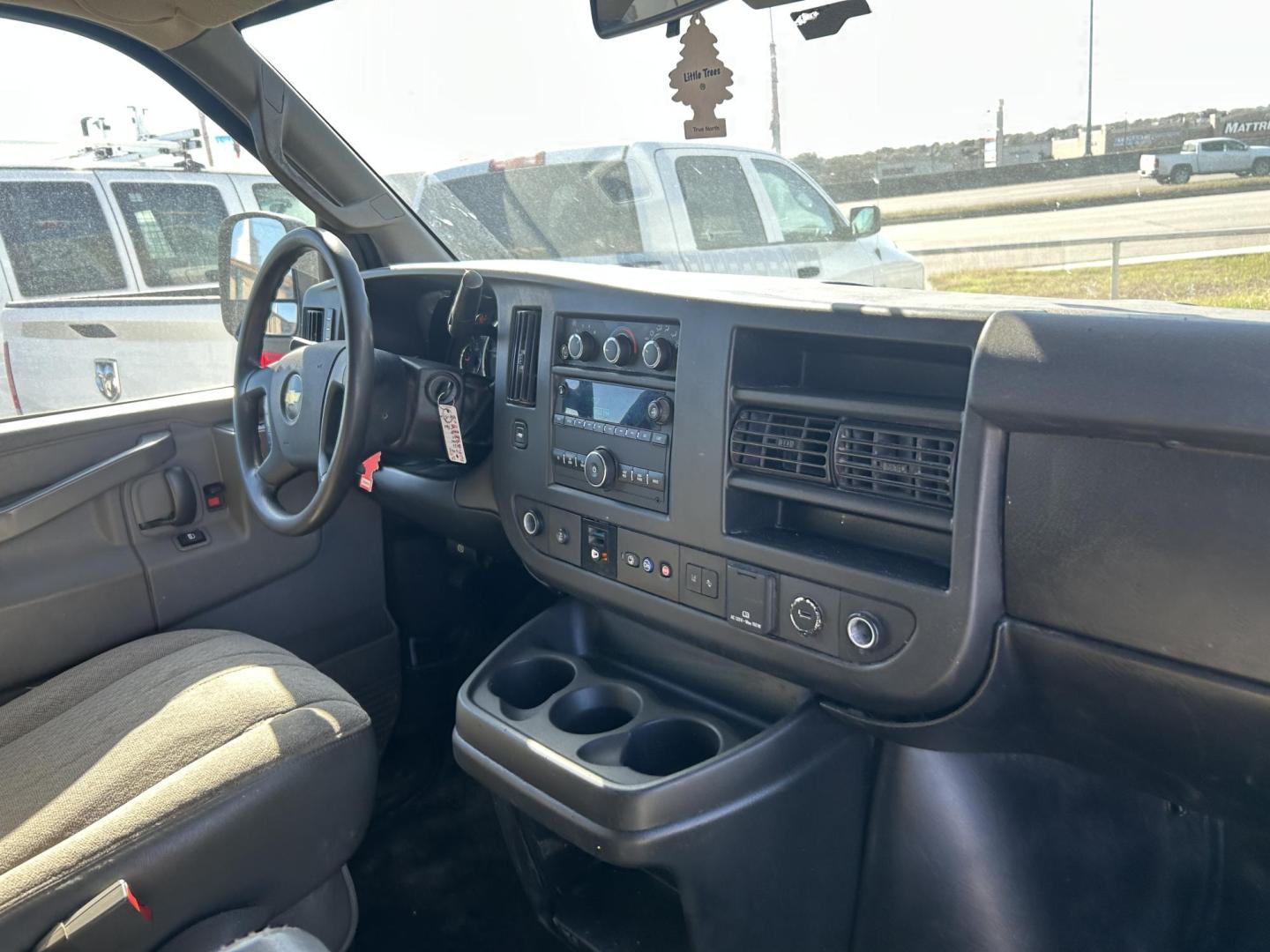 2020 Chevrolet Express LT 3500 Extended (1GAZGPFG7L1) with an 6.0L V8 OHV 16V FFV engine, 6A transmission, located at 1687 Business 35 S, New Braunfels, TX, 78130, (830) 625-7159, 29.655487, -98.051491 - Photo#5