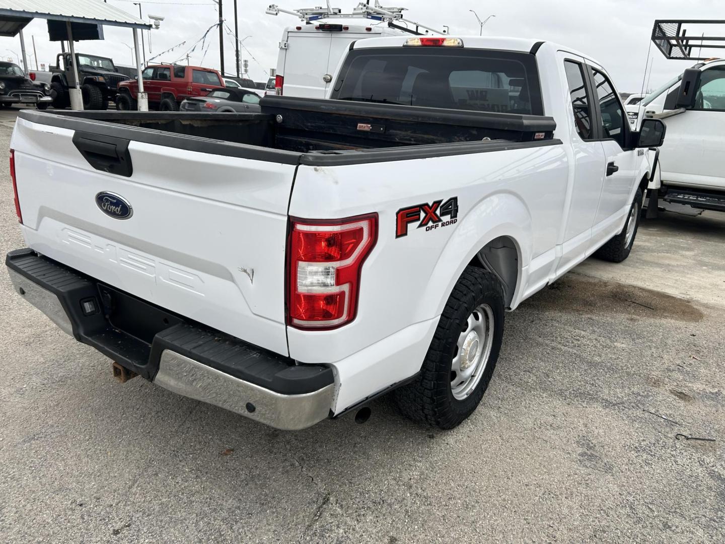 2018 White Ford F-150 Lariat SuperCab 6.5-ft. 4WD (1FTFX1E59JK) with an 5.0L V8 OHV 16V engine, 6A transmission, located at 1687 Business 35 S, New Braunfels, TX, 78130, (830) 625-7159, 29.655487, -98.051491 - Photo#1