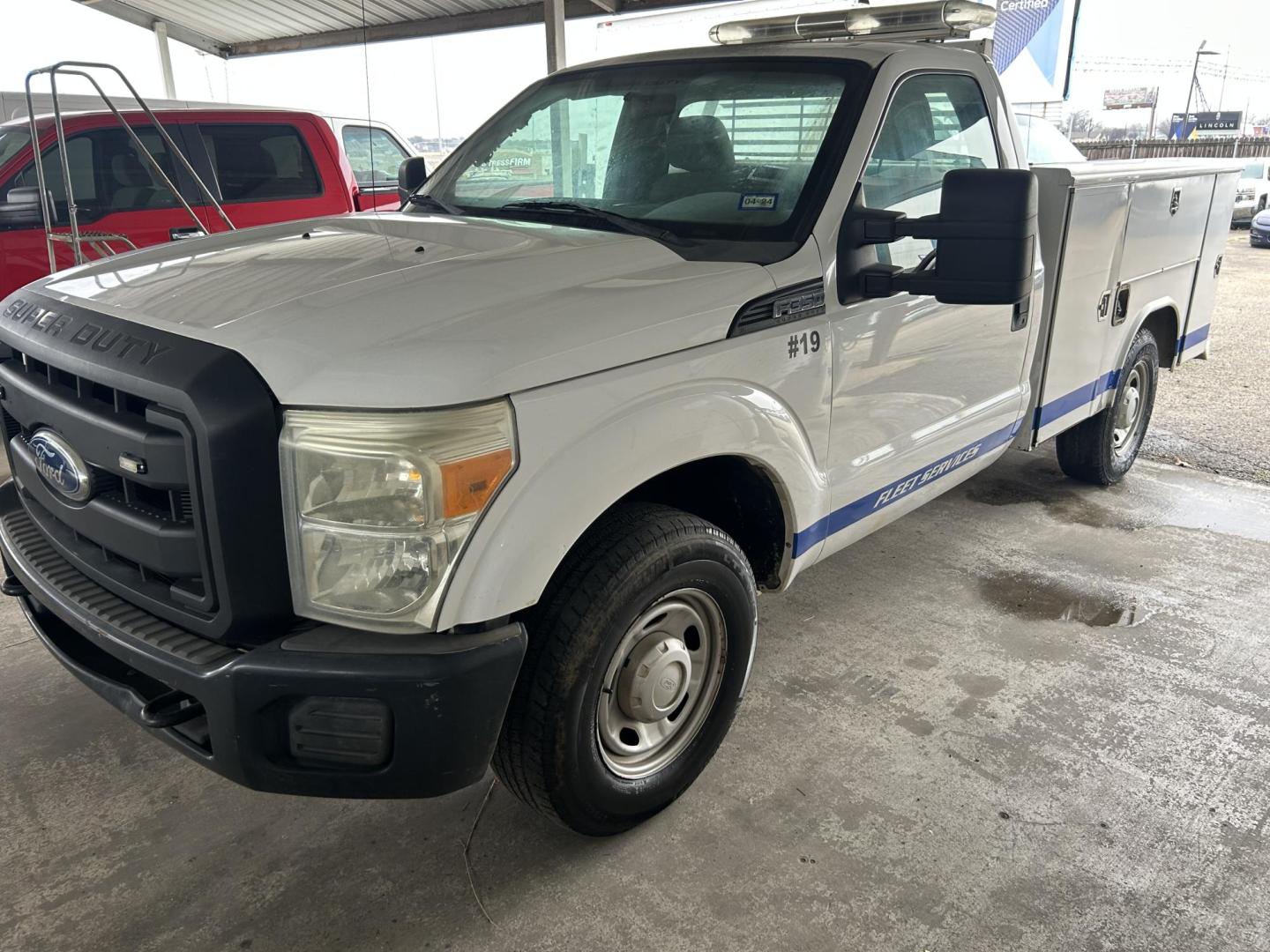 2011 White Ford F-350 SD XL 2WD (1FTBF3A60BE) with an 6.2L V8 OHV 16V engine, 6-Speed Automatic transmission, located at 1687 Business 35 S, New Braunfels, TX, 78130, (830) 625-7159, 29.655487, -98.051491 - Photo#0