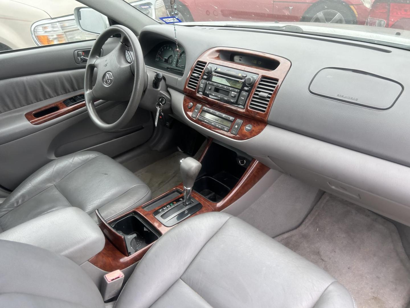 2003 Silver Toyota Camry LE (4T1BE32K73U) with an 2.4L L4 DOHC 16V engine, located at 1687 Business 35 S, New Braunfels, TX, 78130, (830) 625-7159, 29.655487, -98.051491 - Photo#4