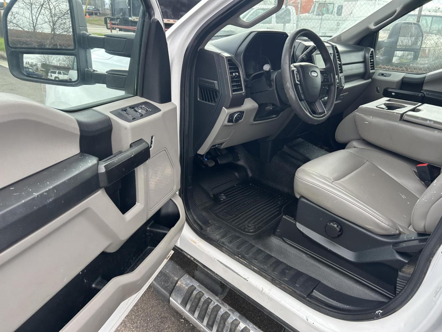 2020 White Ford F-250 SD King Ranch Crew Cab 4WD (1FT7W2B64LE) with an 6.2L V8 OHV 16V engine, 6A transmission, located at 1687 Business 35 S, New Braunfels, TX, 78130, (830) 625-7159, 29.655487, -98.051491 - Photo#11