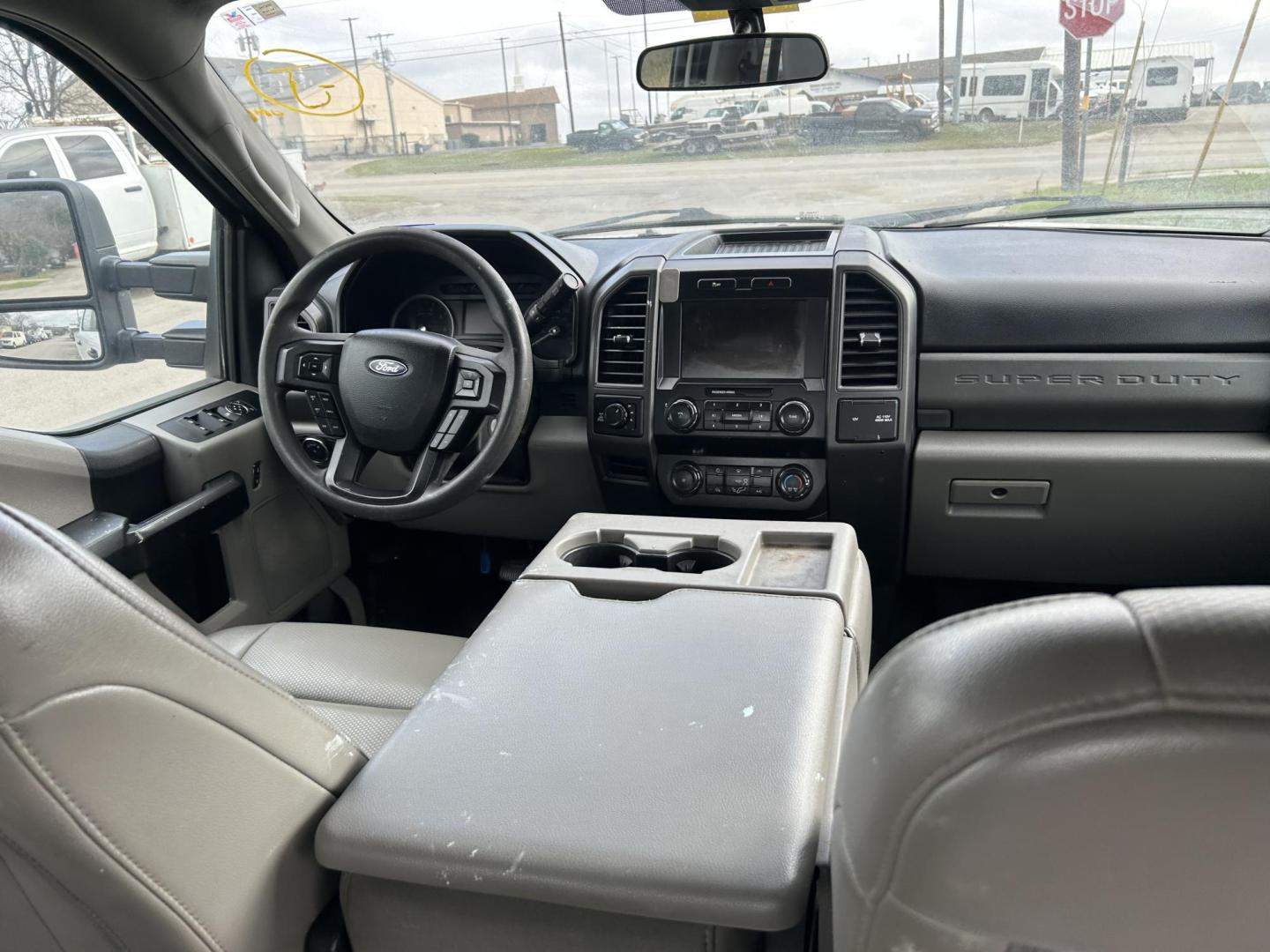 2020 White Ford F-250 SD King Ranch Crew Cab 4WD (1FT7W2B64LE) with an 6.2L V8 OHV 16V engine, 6A transmission, located at 1687 Business 35 S, New Braunfels, TX, 78130, (830) 625-7159, 29.655487, -98.051491 - Photo#5