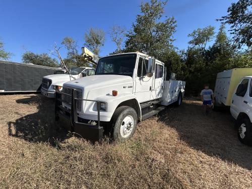2002 Freightliner FL70 -
