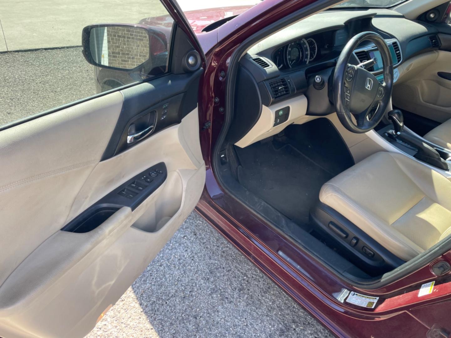 2013 Red Honda Accord EX-L V6 Sedan AT (1HGCR3F84DA) with an 3.5L V6 SOHC 24V engine, 6-Speed Automatic transmission, located at 1687 Business 35 S, New Braunfels, TX, 78130, (830) 625-7159, 29.655487, -98.051491 - Photo#9