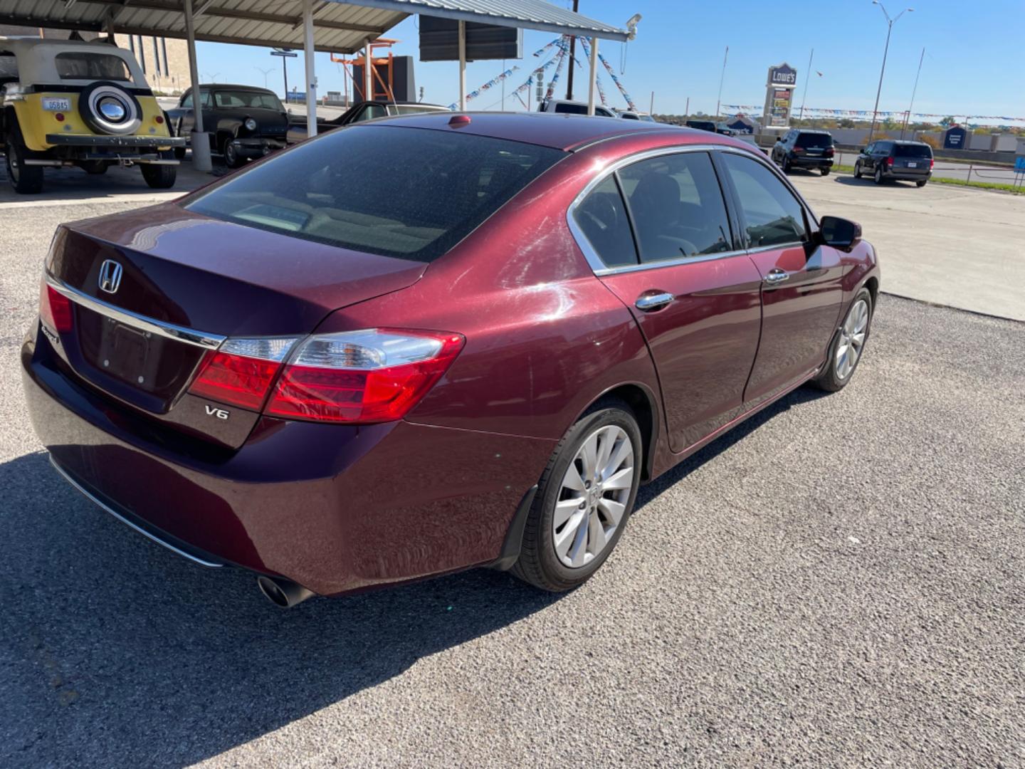 2013 Red Honda Accord EX-L V6 Sedan AT (1HGCR3F84DA) with an 3.5L V6 SOHC 24V engine, 6-Speed Automatic transmission, located at 1687 Business 35 S, New Braunfels, TX, 78130, (830) 625-7159, 29.655487, -98.051491 - Photo#6