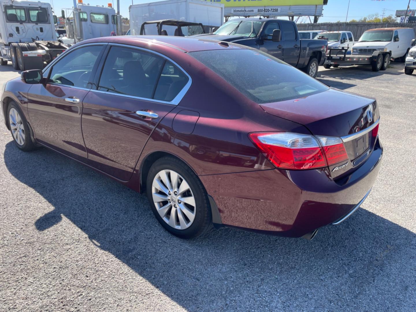 2013 Red Honda Accord EX-L V6 Sedan AT (1HGCR3F84DA) with an 3.5L V6 SOHC 24V engine, 6-Speed Automatic transmission, located at 1687 Business 35 S, New Braunfels, TX, 78130, (830) 625-7159, 29.655487, -98.051491 - Photo#7