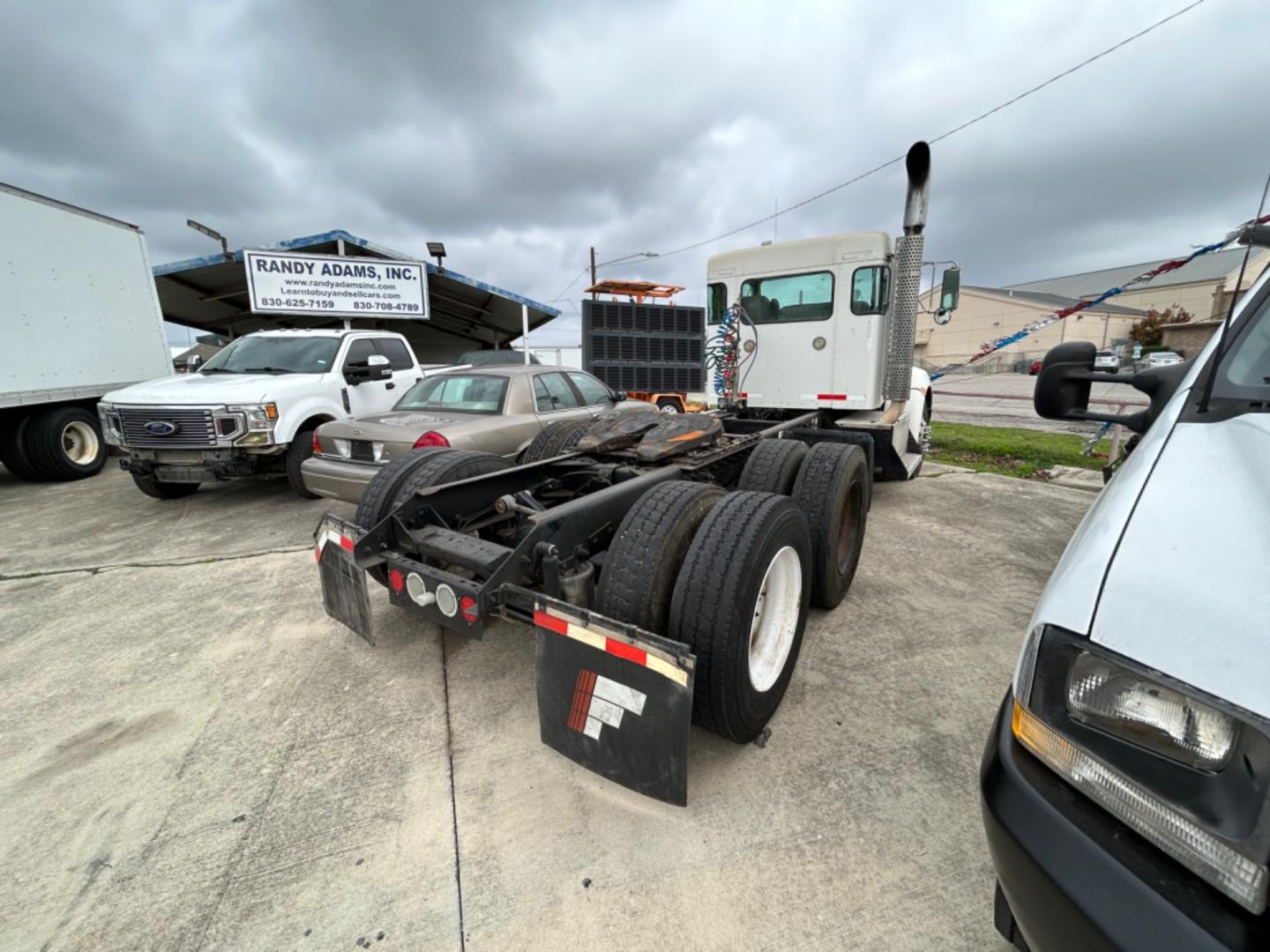 2008 White Kenworth T300 - (2XKMDN9X18M) with an 8.3L L6 DIESEL engine, located at 1687 Business 35 S, New Braunfels, TX, 78130, (830) 625-7159, 29.655487, -98.051491 - Photo#2