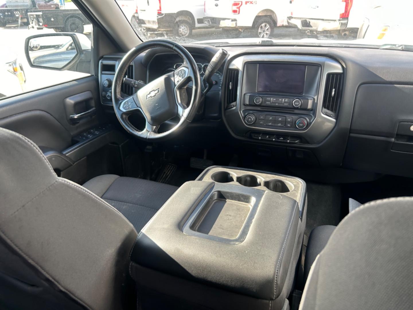 2019 White Chevrolet Silverado 1500 Work Truck Double Cab 4WD (2GCVKPEC1K1) with an 5.3L V8 OHV 16V engine, 6A transmission, located at 1687 Business 35 S, New Braunfels, TX, 78130, (830) 625-7159, 29.655487, -98.051491 - Photo#5