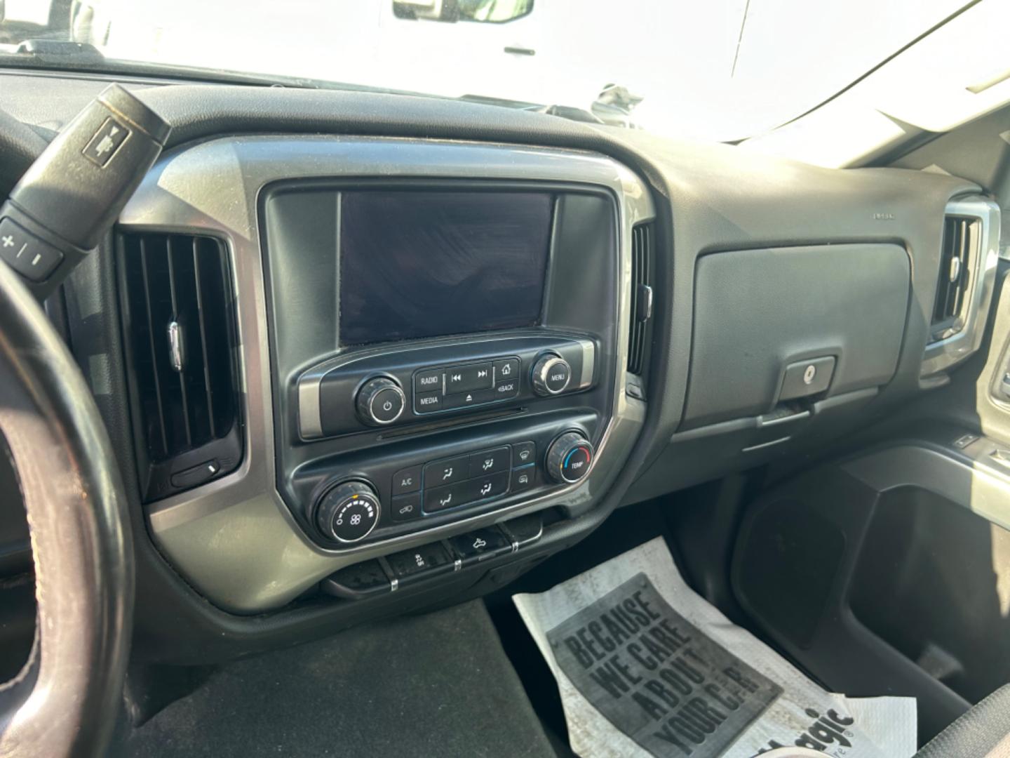 2019 White Chevrolet Silverado 1500 Work Truck Double Cab 4WD (2GCVKPEC1K1) with an 5.3L V8 OHV 16V engine, 6A transmission, located at 1687 Business 35 S, New Braunfels, TX, 78130, (830) 625-7159, 29.655487, -98.051491 - Photo#12