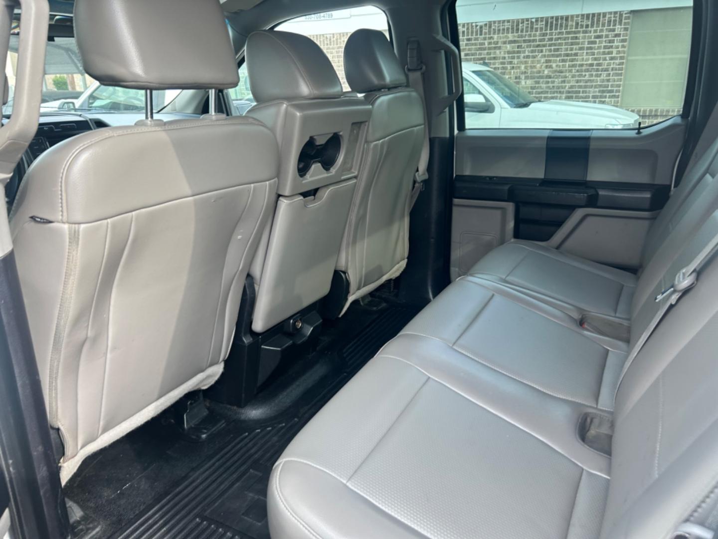 2019 White /Grey Ford F-250 SD XL Crew Cab 4WD (1FT7W2B67KE) with an 6.2L V8 OHV 16V engine, 6A transmission, located at 1687 Business 35 S, New Braunfels, TX, 78130, (830) 625-7159, 29.655487, -98.051491 - Photo#9