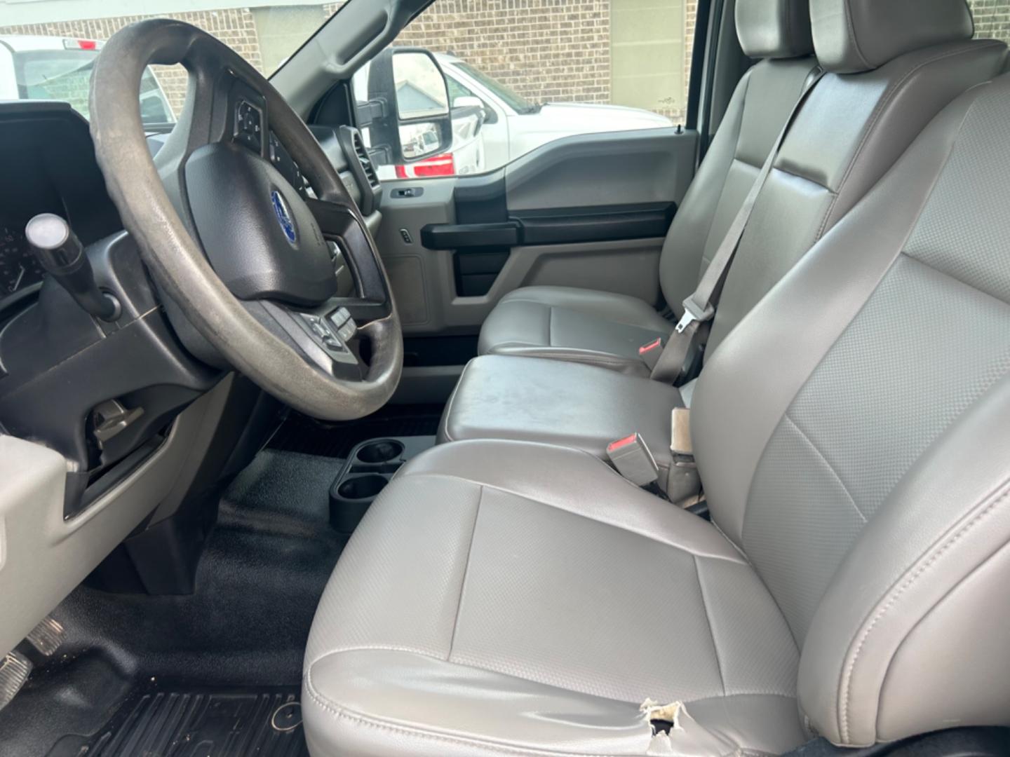 2019 White /Grey Ford F-250 SD XL Crew Cab 4WD (1FT7W2B67KE) with an 6.2L V8 OHV 16V engine, 6A transmission, located at 1687 Business 35 S, New Braunfels, TX, 78130, (830) 625-7159, 29.655487, -98.051491 - Photo#11