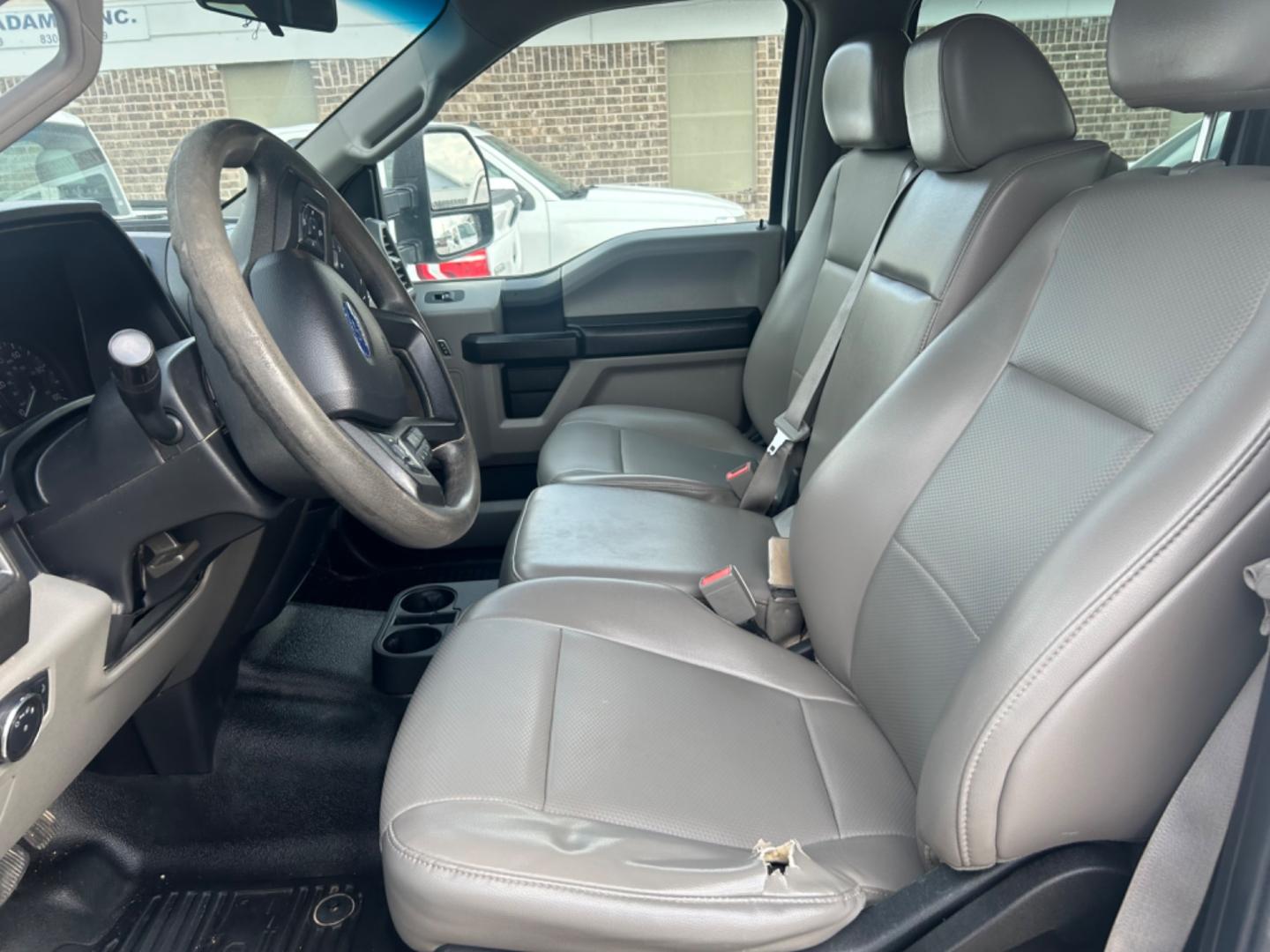 2019 White /Grey Ford F-250 SD XL Crew Cab 4WD (1FT7W2B67KE) with an 6.2L V8 OHV 16V engine, 6A transmission, located at 1687 Business 35 S, New Braunfels, TX, 78130, (830) 625-7159, 29.655487, -98.051491 - Photo#14