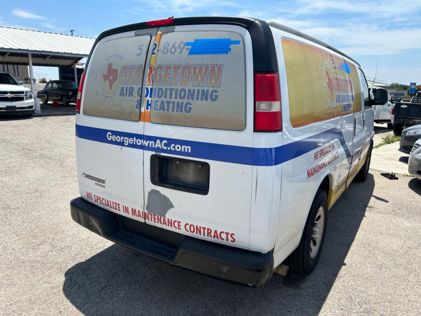 2012 White Chevrolet Express 1500 Cargo (1GCSGAFX8C1) with an 4.3L V6 OHV 12V engine, 4-Speed Automatic transmission, located at 1687 Business 35 S, New Braunfels, TX, 78130, (830) 625-7159, 29.655487, -98.051491 - Photo#8