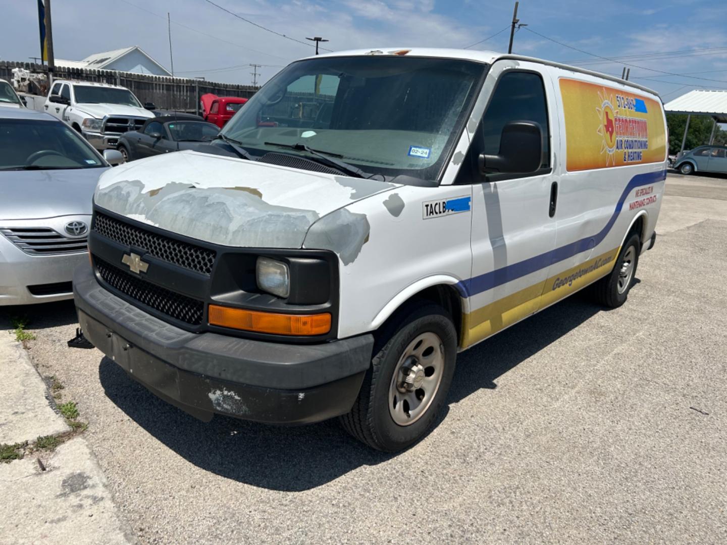 2012 White Chevrolet Express 1500 Cargo (1GCSGAFX8C1) with an 4.3L V6 OHV 12V engine, 4-Speed Automatic transmission, located at 1687 Business 35 S, New Braunfels, TX, 78130, (830) 625-7159, 29.655487, -98.051491 - Photo#0