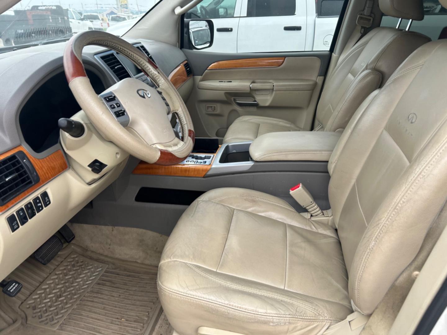 2010 White Infiniti QX56 RWD (5N3ZA0NFXAN) with an 5.6L V8 DOHC 32V engine, 5-Speed Automatic transmission, located at 1687 Business 35 S, New Braunfels, TX, 78130, (830) 625-7159, 29.655487, -98.051491 - Photo#10