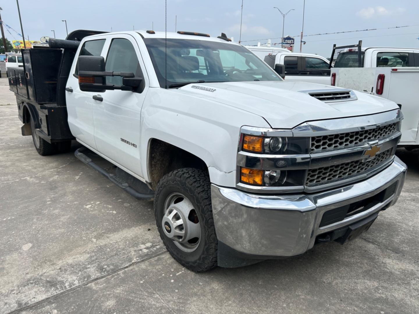 2019 White Chevrolet Silverado 3500HD Work Truck Crew Cab 4WD (1GB4KVCY5KF) with an 6.6L V8 OHV 32V TURBO DIESEL engine, 6A transmission, located at 1687 Business 35 S, New Braunfels, TX, 78130, (830) 625-7159, 29.655487, -98.051491 - Photo#1