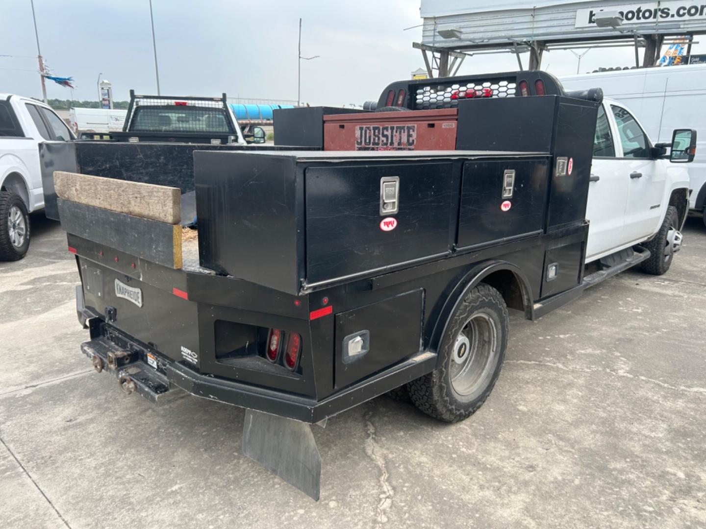 2019 White Chevrolet Silverado 3500HD Work Truck Crew Cab 4WD (1GB4KVCY5KF) with an 6.6L V8 OHV 32V TURBO DIESEL engine, 6A transmission, located at 1687 Business 35 S, New Braunfels, TX, 78130, (830) 625-7159, 29.655487, -98.051491 - Photo#3