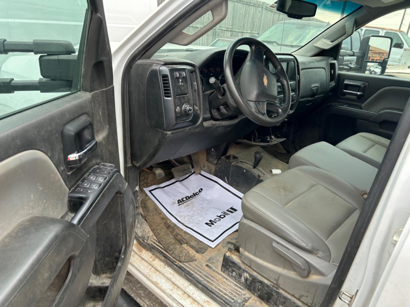 2019 White Chevrolet Silverado 3500HD Work Truck Crew Cab 4WD (1GB4KVCY5KF) with an 6.6L V8 OHV 32V TURBO DIESEL engine, 6A transmission, located at 1687 Business 35 S, New Braunfels, TX, 78130, (830) 625-7159, 29.655487, -98.051491 - Photo#6