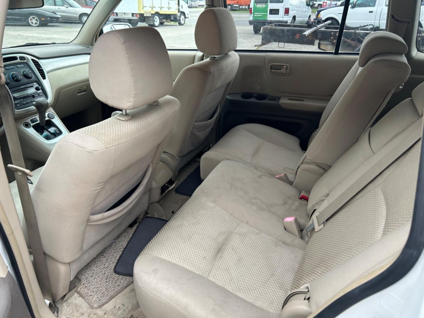 2005 White Toyota Highlander (JTEDP21A350) , located at 1687 Business 35 S, New Braunfels, TX, 78130, (830) 625-7159, 29.655487, -98.051491 - Photo#7