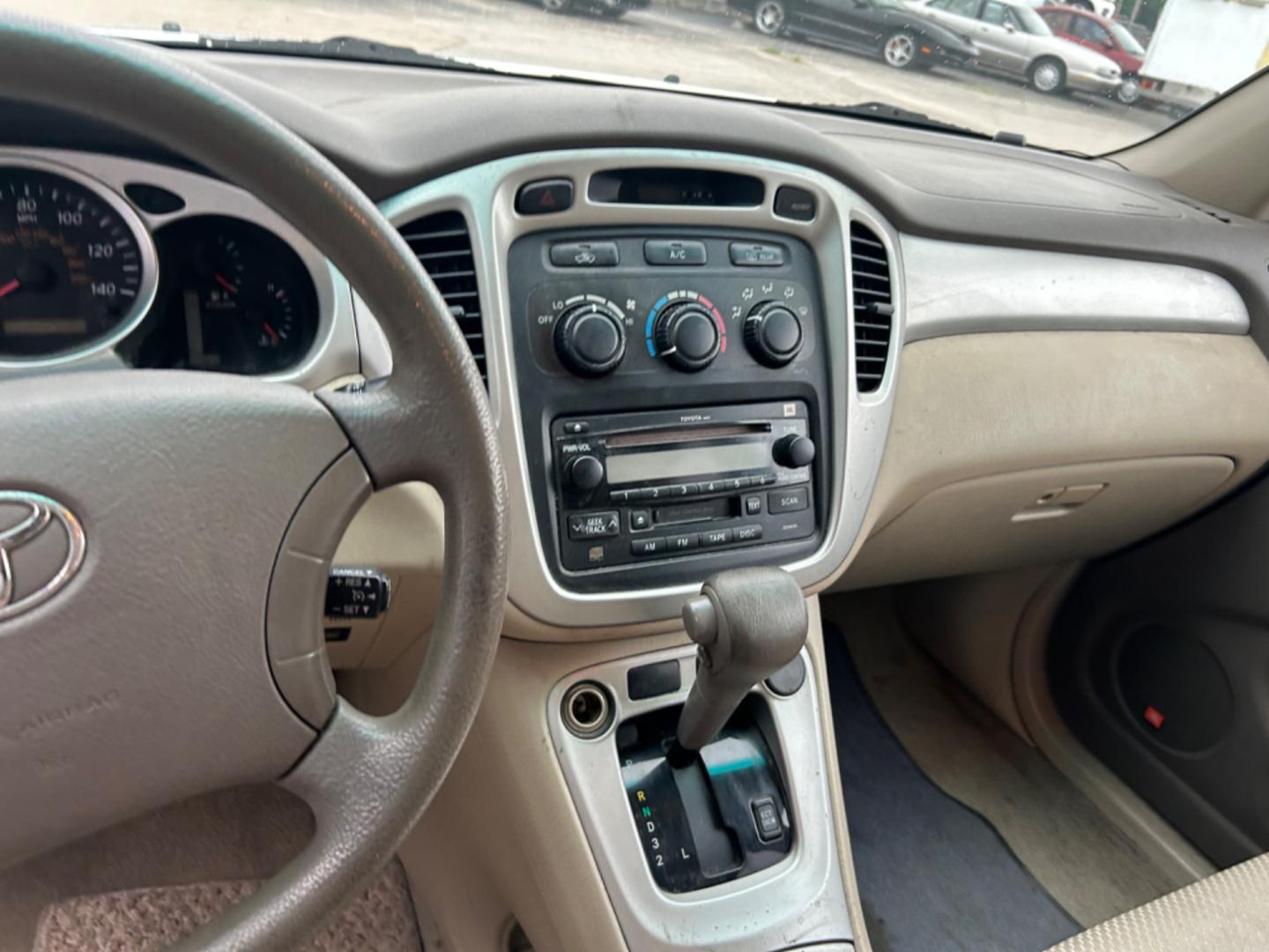 2005 White Toyota Highlander (JTEDP21A350) , located at 1687 Business 35 S, New Braunfels, TX, 78130, (830) 625-7159, 29.655487, -98.051491 - Photo#13