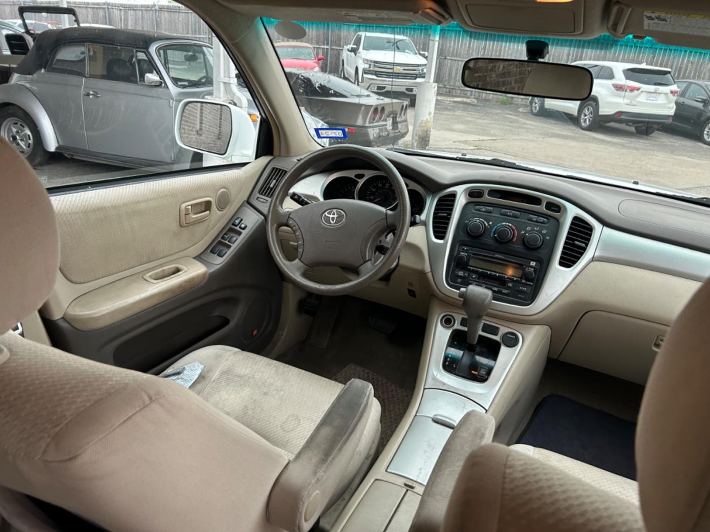 2005 White Toyota Highlander (JTEDP21A350) , located at 1687 Business 35 S, New Braunfels, TX, 78130, (830) 625-7159, 29.655487, -98.051491 - Photo#10