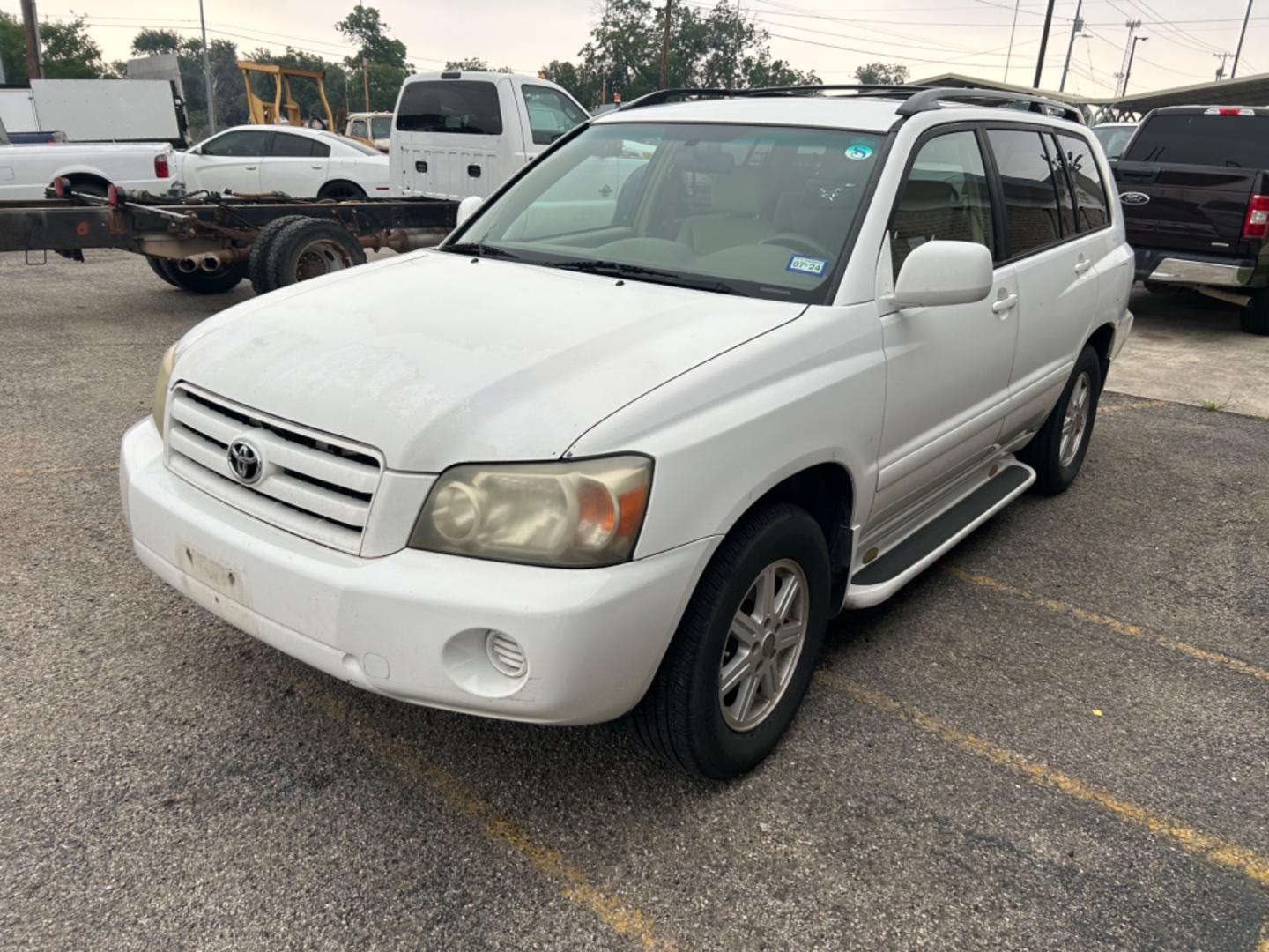 2005 White Toyota Highlander (JTEDP21A350) , located at 1687 Business 35 S, New Braunfels, TX, 78130, (830) 625-7159, 29.655487, -98.051491 - Photo#0