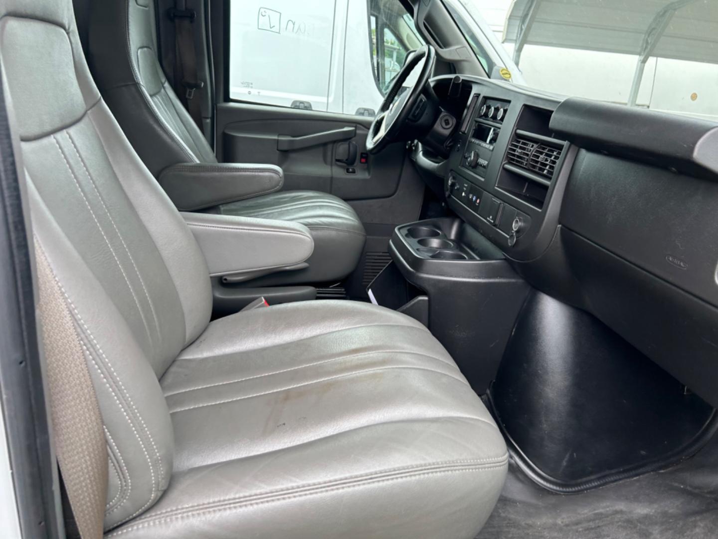 2019 White /Gray Chevrolet Express 2500 Cargo (1GCWGAFP6K1) with an 4.3L V6 engine, 6A transmission, located at 1687 Business 35 S, New Braunfels, TX, 78130, (830) 625-7159, 29.655487, -98.051491 - Photo#2